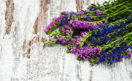 Pink and purple flowers on a old wooden backgroundの写真素材