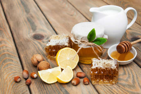 honey and lemon on a old wooden backgroundの写真素材