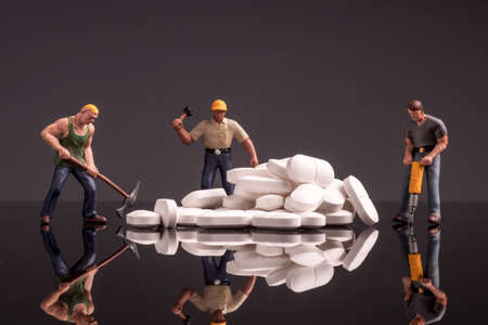 medicine and workmen, tablets medicine and workers, figurine isolatedの写真素材
