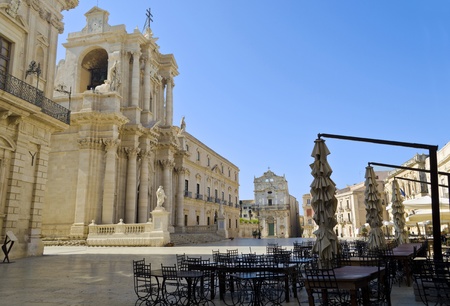 The main square of Siracusa in Ortigia with its cafes and the cathedral - Siracusa, Italyの写真素材