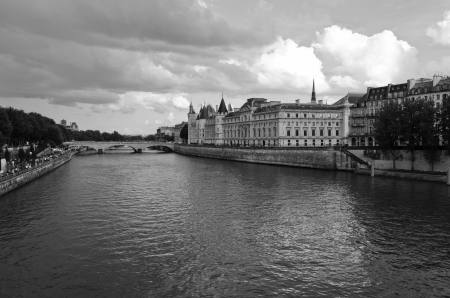 La Conciergerie and the Seine River - Paris, Franceのeditorial素材