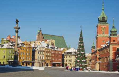 Castle square of Warsaw, Poland with palace, king Sigismund column and colorful medieval houses in winter, decorated for christmasのeditorial素材