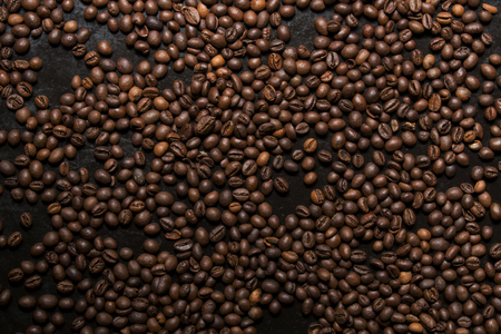 Roasted coffee beans on black backgroundの写真素材