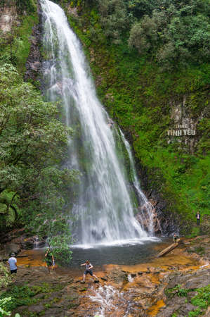 SaPa, Vietnam - August 20, 2017: Tourists at Love Waterfall landscapeのeditorial素材