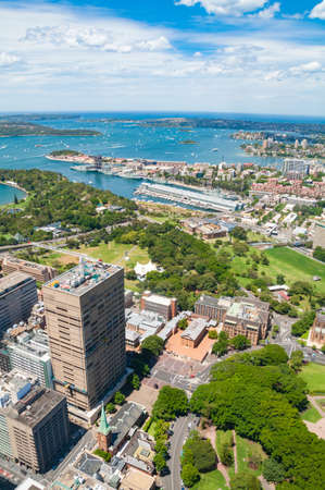 Aerial view of Sydney suburbs Potts Point and Elizabeth Bay and Botanic Garden with Sydney Harbour. Sydney, Australiaの写真素材