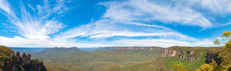 Spectacular panorama of Three sisters natural landmark and vast eucalyptus forest. Blue Mountains, Australiaの写真素材