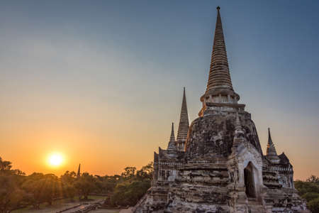 Sunset over Wat Phra Si Sanphet temple ruins. Famous landmark and tourist attraction in Ayutthaya, Thailandの写真素材
