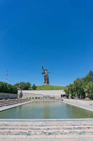 Volgograd, Russia - June 9, 2018: The Motherland Calls monument and remembrance pool in Mamayev Kurgan with tourists. Cyrillic text read Were they humans who were on battlefield, were thet mortalsのeditorial素材