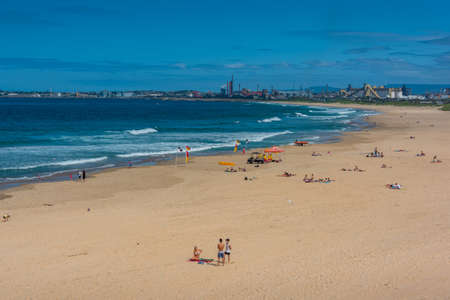 Wollongong, Australia - September 20, 2015: Wollongong city beach with people sunbathing, surfing and relaxing. Australian lifestyle landscapeのeditorial素材