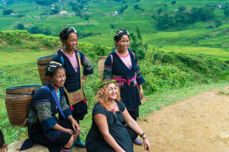 Sapa, Vientam - August 16, 2017: Female tourist posing with Vietnamese women in Vietnamcountrysideのeditorial素材