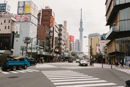 Apr 6, 2018  Tokyo, JAPAN -Asakusa streets - traditional cab and people walking on street with Tokyo Sky Tree on backgroundのeditorial素材