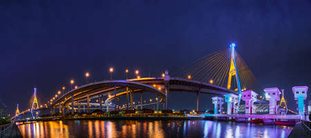 Bhumibol Bridge with cloudy on a rainy overcast . The Bridge across Chao Phraya River in Bangkok, Thailand.のeditorial素材
