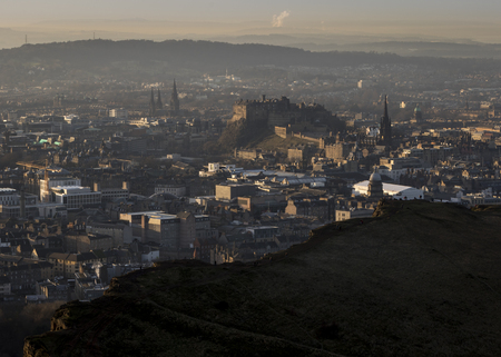 Edinburgh City and Castle from Arthur's Seatのeditorial素材