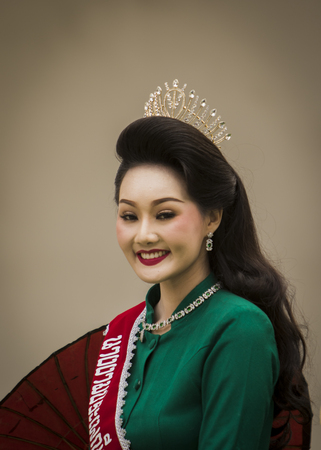 Thai girl with crown, Chiang Mai flower festival Thailandのeditorial素材