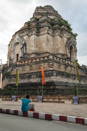 Tourist taking photo of Wat Chedi Luang Temple in Chiang Mai, Thailandのeditorial素材