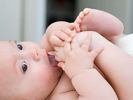 The child sucks fingers standing