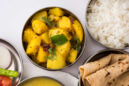 Roasted fresh Green Chickpeas or Chick Peas or harbara in hindi also known as Cicer with pinch of salt and chat masala and lemon, popular snack from Indiaasiaの写真素材