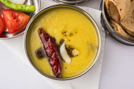 Roasted fresh Green Chickpeas or Chick Peas or harbara in hindi also known as Cicer with pinch of salt and chat masala and lemon, popular snack from Indiaasiaの写真素材