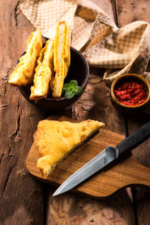 Bread Pakora or Bread Pakoda or bhaji served along with Green Chutney and tomato ketchup. selective focusの写真素材
