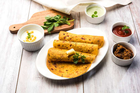 Methi Paratha (Thepla) / Indian flat bread using fenugreek leaves, selective focusの写真素材