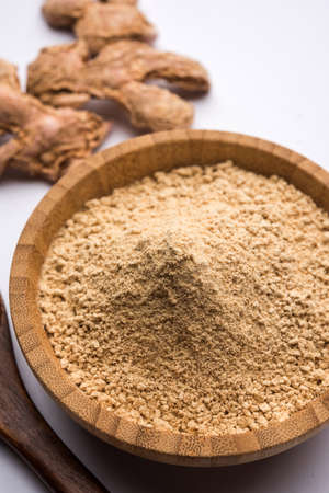 Ginger powder with dried Ginger also known as Sunth or Sonth in Indiaの写真素材