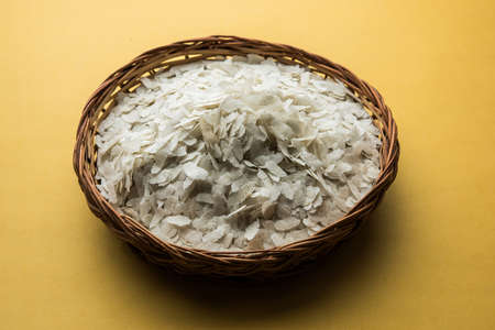 Raw Flattened Rice or Thick or thin Rice Flakes for Namkeen Chivda snacks or Aloo Poha for Indian...