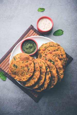 Palak Puri orÂ spinach poori is a healthy andÂ tasty Indian breakfast recipe, served with chutneyの写真素材