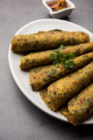 Palak ParathaÂ is a delicious and healthy and tasty Indian flatbread made from mildly spiced whole wheat flour and spinachの写真素材