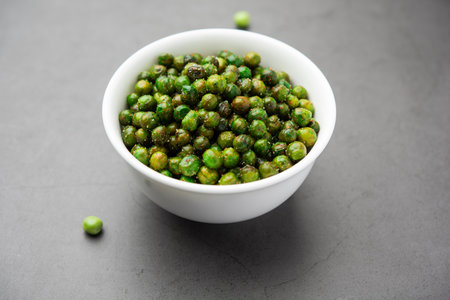 green spicy peas fried or roasted namkeen, dry snacks or chakna consumed with cocktail drinks in Indiaの写真素材