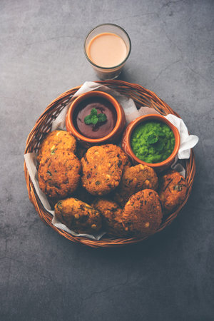 Masala Chana Dal Vada or Parippu or Paruppu Vadai is a Tea Time fried snacks recipe from Maharashtrian and Kerala. served in a plate. selective focusの写真素材