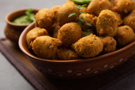 Monsoon special Moong Dal Vada, Pakoda, Dalwada, Pakora or Mungdal Bhajiya or Yellow Split Gram Fritters Served with Green Chutney. selective focusの写真素材
