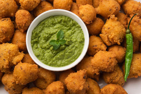 Monsoon special Moong Dal Vada, Pakoda, Dalwada, Pakora or Mungdal Bhajiya or Yellow Split Gram Fritters Served with Green Chutney. selective focusの写真素材