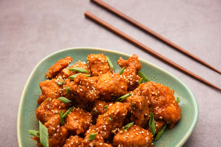 Chilli ChickenÂ is a sweet, spicy and crispy appetizer, most popular in Indo-chinese cuisine, served on a plate. selective focusの写真素材