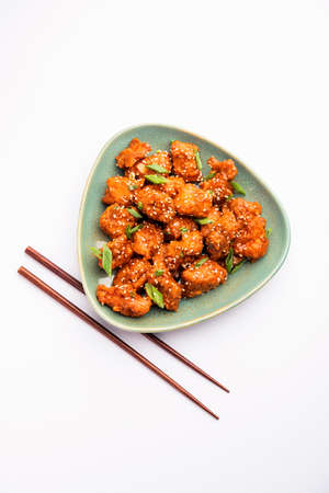 Chilli ChickenÂ is a sweet, spicy and crispy appetizer, most popular in Indo-chinese cuisine, served on a plate. selective focusの写真素材