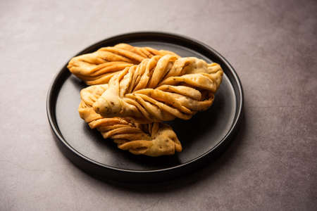 Leaf shapeÂ or laccha Mathri or mathiya is a Rajasthani tea time snack. It's a fried flaky biscuit from the north-west region of Indiaの写真素材