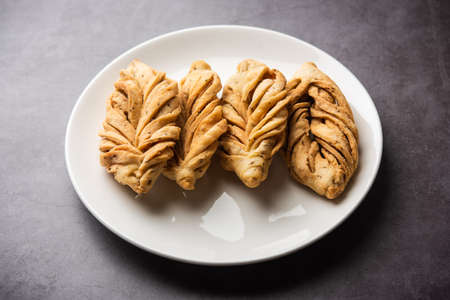 Leaf shapeÂ or laccha Mathri or mathiya is a Rajasthani tea time snack. It's a fried flaky biscuit...