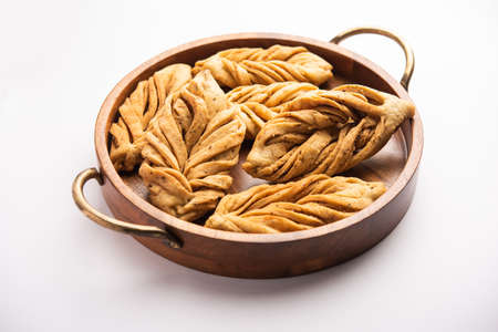 Leaf shapeÂ or laccha Mathri or mathiya is a Rajasthani tea time snack. It's a fried flaky biscuit from the north-west region of Indiaの写真素材