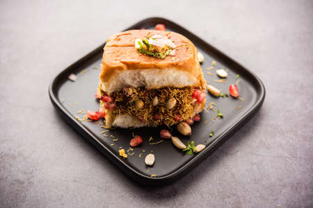 Dabeli, kutchi dabeli or double roti is a popular snack food of India, originating in the Kutch or Kachchh region of Gujaratの写真素材