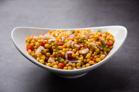 Boondi Chaat or Bundi Bhel, popular roadside snack item from Indiaの写真素材