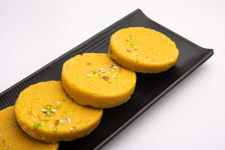 Sohan Halwa or halva, popular sweet recipe from Ajmer, India. served in a plateの写真素材