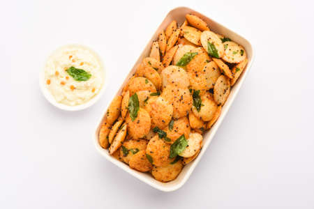 mini idli fry with coconut chutney