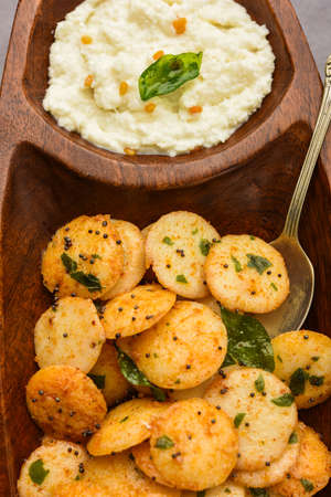 mini idli fry with coconut chutney
