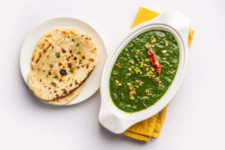 lasooni palak recipe or dhaba style garlic spinach curry, Indian main course served with naanの写真素材