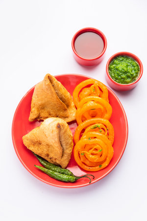 Veg Samosa with Jalebi, snack combination also called imarti and Sambusa, samusaの写真素材