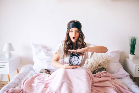 腕枕 の写真素材 イメージマート