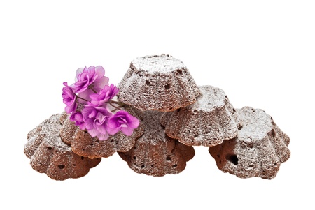 Six cakes decorated with powdery sugar and violetsの写真素材