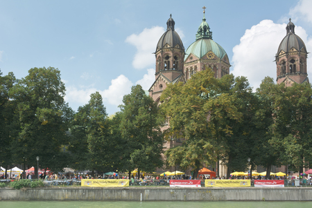 MUNICH, GERMANY - SEPT. 6, 2014: Crowds of visitors at the annual Isar Island Fair celebrating the Isar River and the 19th century promenade that ran along its banks. The Festival runs from Sept. 5 -7 in Munich, Germany.のeditorial素材