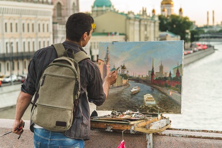Moscow, Russia, 30 june 2017: The artist draws as cruise ships on the Moscow river in Moscowのeditorial素材