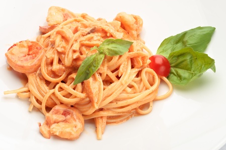 Close-up of linguine pasta with salmon and shrimpsの写真素材