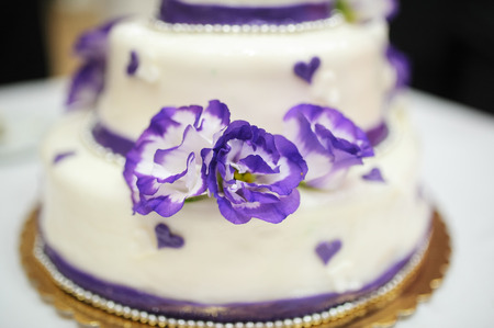 Wedding cake decorated with beautiful violet flowersの写真素材